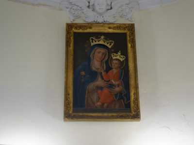 Sopra l�altare maggiore � presente un�altra immagine della Madonna delle Grazie: � una tela risalente al XVIII secolo attribuita al pittore Michele Lapegna
